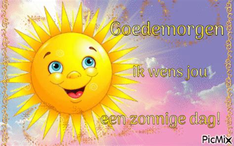 Groep mensen die strandzeilen op een zonnige dag