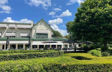 Luchtfoto van Fletcher Familiehotel Paterswolde aan het Paterswoldsemeer