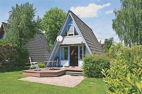 Driehoekige bungalows op een vakantiepark aan de Bodensee