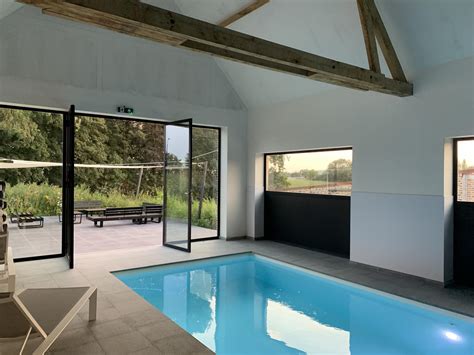 Verwarmd binnenzwembad van de vakantiewoning