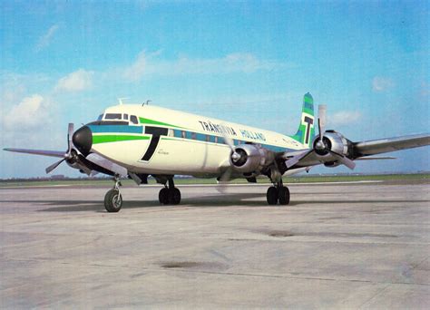 Historische foto van een Transavia Douglas DC-6 met passagiers