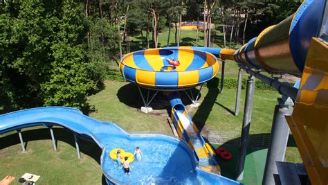 Kinderen spelen in Waterspeelpark Splesj