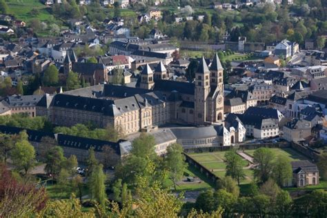 Historische foto van Echternach met de abdij op de achtergrond.