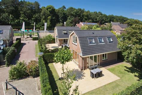 Kaart met de ligging van Vakantiepark Duinrust ten opzichte van het strand, de duinen en nabijgelegen steden.
