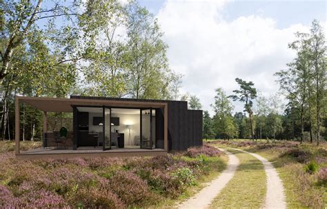 Overzichtsfoto van het Landal Nieuw Millingen vakantiepark, omringd door bosrijk gebied op de Veluwe.