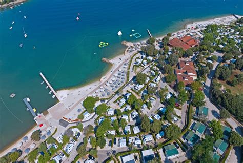 Uitzicht vanaf Camping Val Saline op de Adriatische Zee en Rovinj