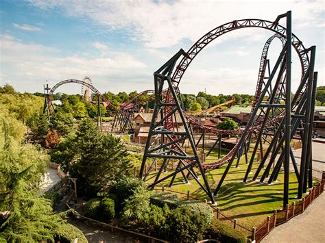 Dynamische foto van de Gold Rush achtbaan in Slagharen.