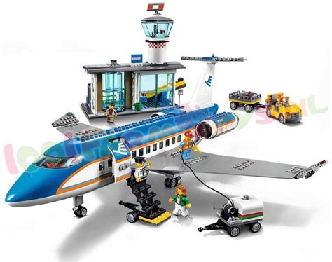 Onderdelen van de LEGO City Vliegveld Luchtvaartshow set, waaronder vliegtuigen, hangaar en servicevoertuigen.
