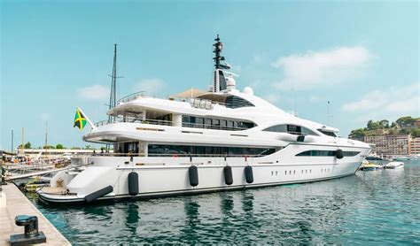 Jachthaven van Porto-Vecchio met luxe jachten en sfeervolle kades