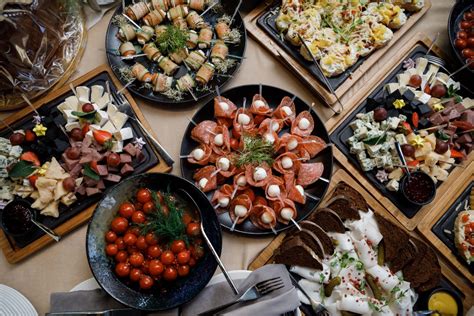 Een selectie van culinaire hapjes en drankjes tijdens een food tour