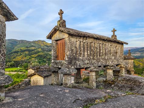 Traditionele graanschuurtjes (espigueiros) in Soajo