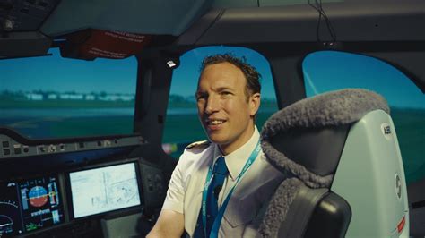 Piloten die trainen in een KLM flight simulator