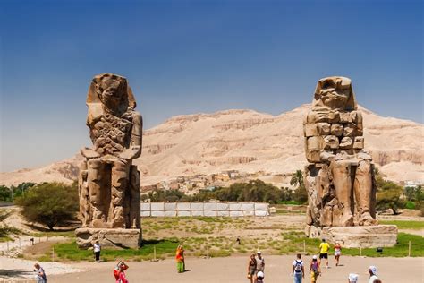 Fotografie van de Kolossen van Memnon aan de West Bank van Luxor.