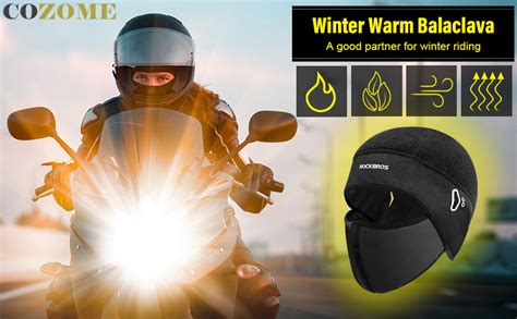 Schematische weergave van een helmmuts die onder een skihelm gedragen wordt.