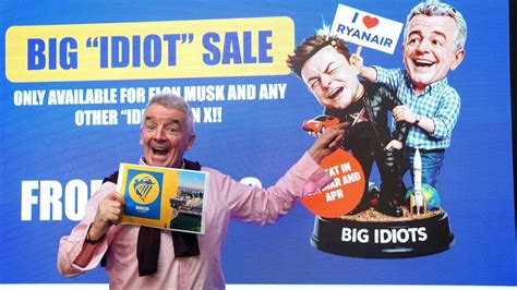 Collage van Michael O'Leary en Elon Musk, met quotes uit hun publieke discussie over Starlink en Ryanair.