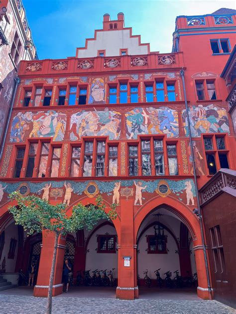 Het kleurrijke Basler Rathaus op de Marktplatz