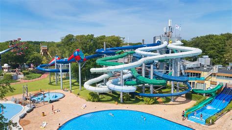 Overzichtskaart van Duinrell met attracties, Tikibad en accommodaties