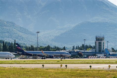 Luchthaven Tivat met huurauto's