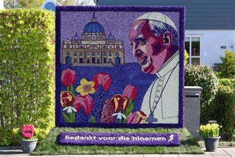 Mozaïeken van bloemen tijdens de Bloemendagen in Anna Paulowna
