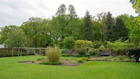 Foto van een van de tuinen ontworpen door Mien Ruys