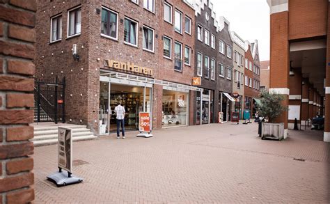 kerstversiering in winkelstraatjes van De Parade Nootdorp