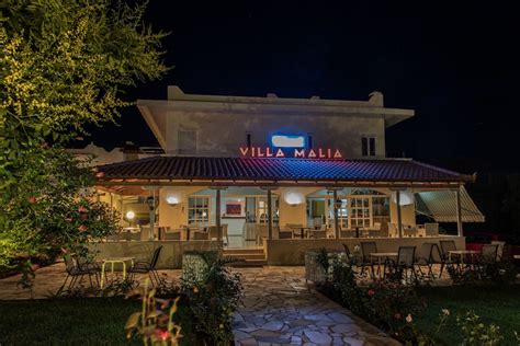 Gezellige loungebar bij Sunweb Villages Villa Malia met comfortabele zitjes