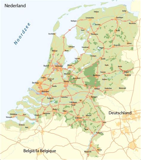Overzichtskaart van Nederland met markeringen op populaire vakantieparken met zwembaden.