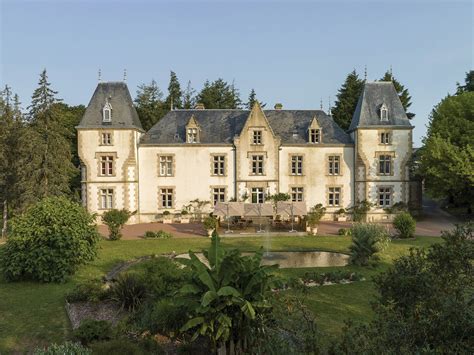 Het indrukwekkende Château de la Haute Borde met park en zwembad