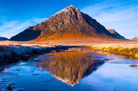 iconische berg Buachaille Etive Mòr in de mist