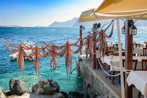 Een traditionele Griekse taverne aan het water
