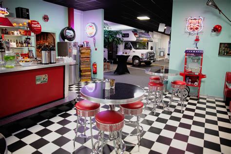 Interieur van het Tioga Tours kantoor met Amerikaanse thematisering