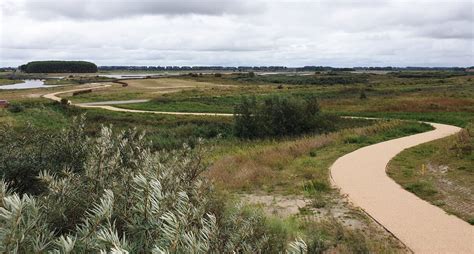 Prachtig natuurgebied met wandelpaden en een meer