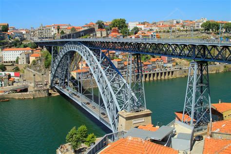 Iconische Ponte Dom Luís I-brug over de Douro in Porto