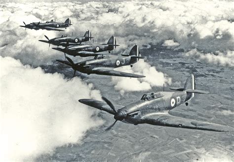 Schematische weergave van de Duitse blitzkrieg met Stuka's, jachtvliegtuigen en tanks