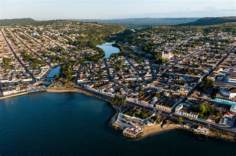Uitzicht vanaf Parque René Fraga over Matanzas, met de zee op de achtergrond.