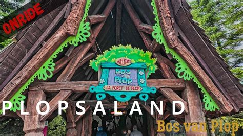 Informatiepaneel bij de attractie 'Het Bos van Plop' met het vernieuwde logo