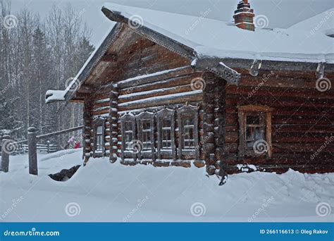 historische houten huizen in een Fins dorpje