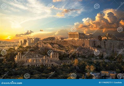 Uitzicht op de Akropolis van Athene bij zonsondergang
