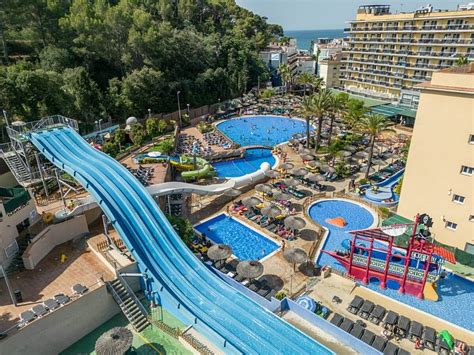 Luchtfoto van Hotel Rosamar Garden Resort met zwembaden en de nabijheid van het strand
