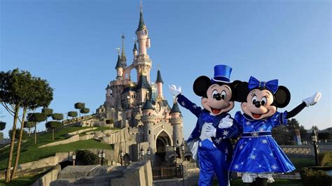 Wegwijzer naar Disneyland Parijs met Mickey-motief