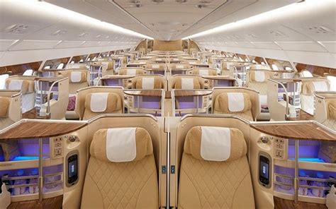 interieur van de Business Class cabine van Emirates met slaapstoelen