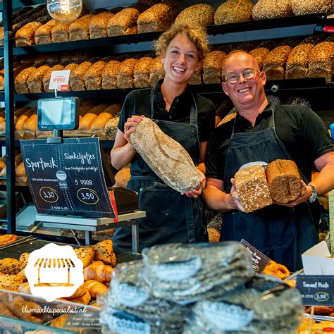 Foto van de levendige zaterdagmarkt in Beaune met lokale producten.
