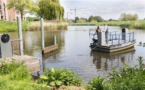 Foto van het pontje 'De Moerasdraak' over de Dommel