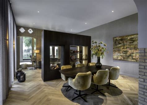 Interieur van een sfeervol gerenoveerd bergchalet