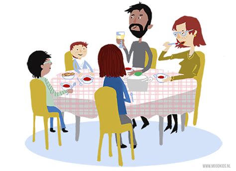 Een gezin dat geniet van een maaltijd aan een tafel buiten de camper, met een barbecue in de buurt, wat de gezelligheid van camperreizen benadrukt.