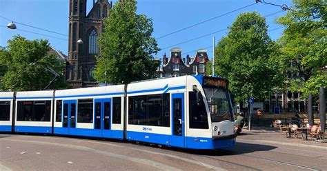 Historische foto van een tram op de route van lijn 4 in Amsterdam