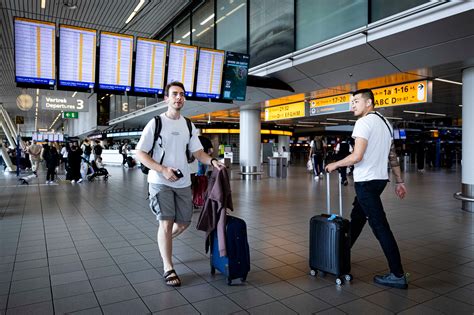 Illustratie van internationale passagiers op Schiphol