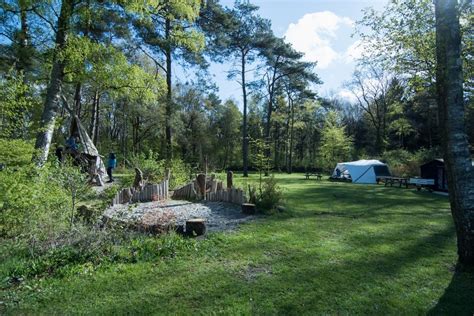Gezellige woonkamer van een vakantiehuis op Camping de Berken