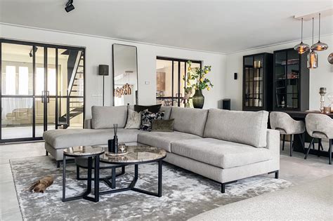 Luxe ingerichte woonkamer van een boerderijvakantiehuis