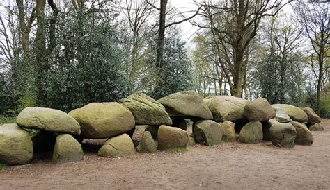 Illustratie van een hunebed in Drenthe